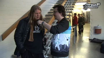 Okkie interviewing people